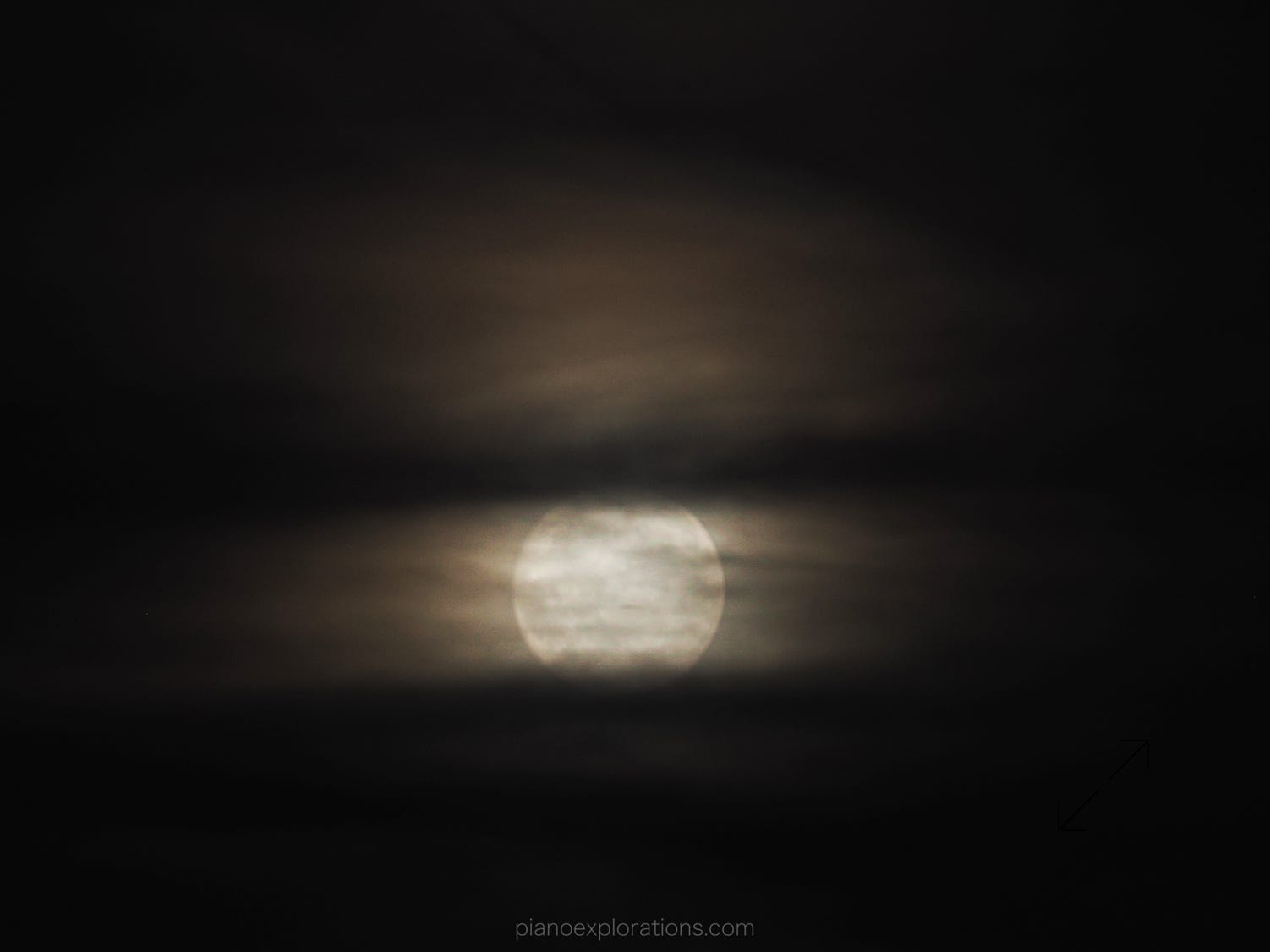 Księżyc zza mgły / Moon from behind the fog